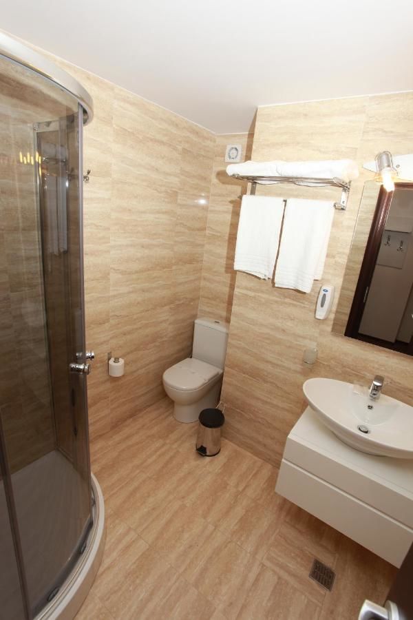 Отель West Plaza Hotel Бухарест