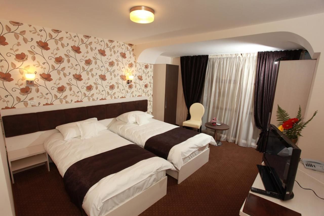 Отель West Plaza Hotel Бухарест