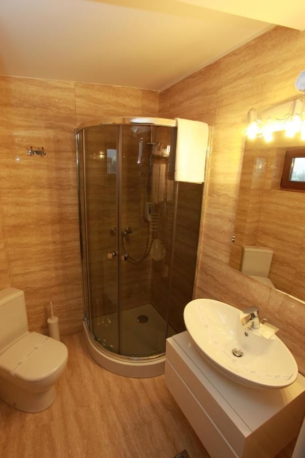 Отель West Plaza Hotel Бухарест