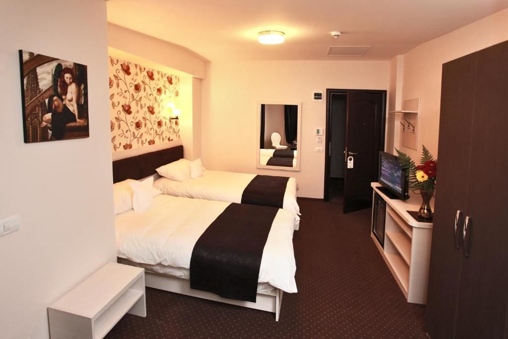 Отель West Plaza Hotel Бухарест