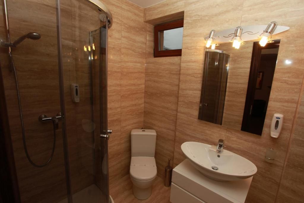 Отель West Plaza Hotel Бухарест