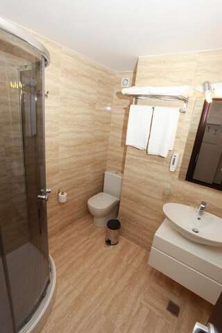 Отель West Plaza Hotel Бухарест Улучшенный двухместный номер с 2 отдельными кроватями-3