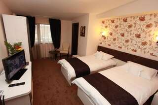 Отель West Plaza Hotel Бухарест Стандартный двухместный номер с 2 отдельными кроватями-5