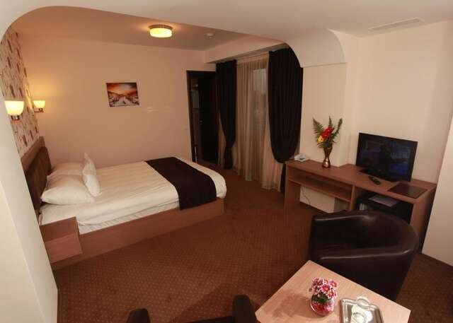 Отель West Plaza Hotel Бухарест-7